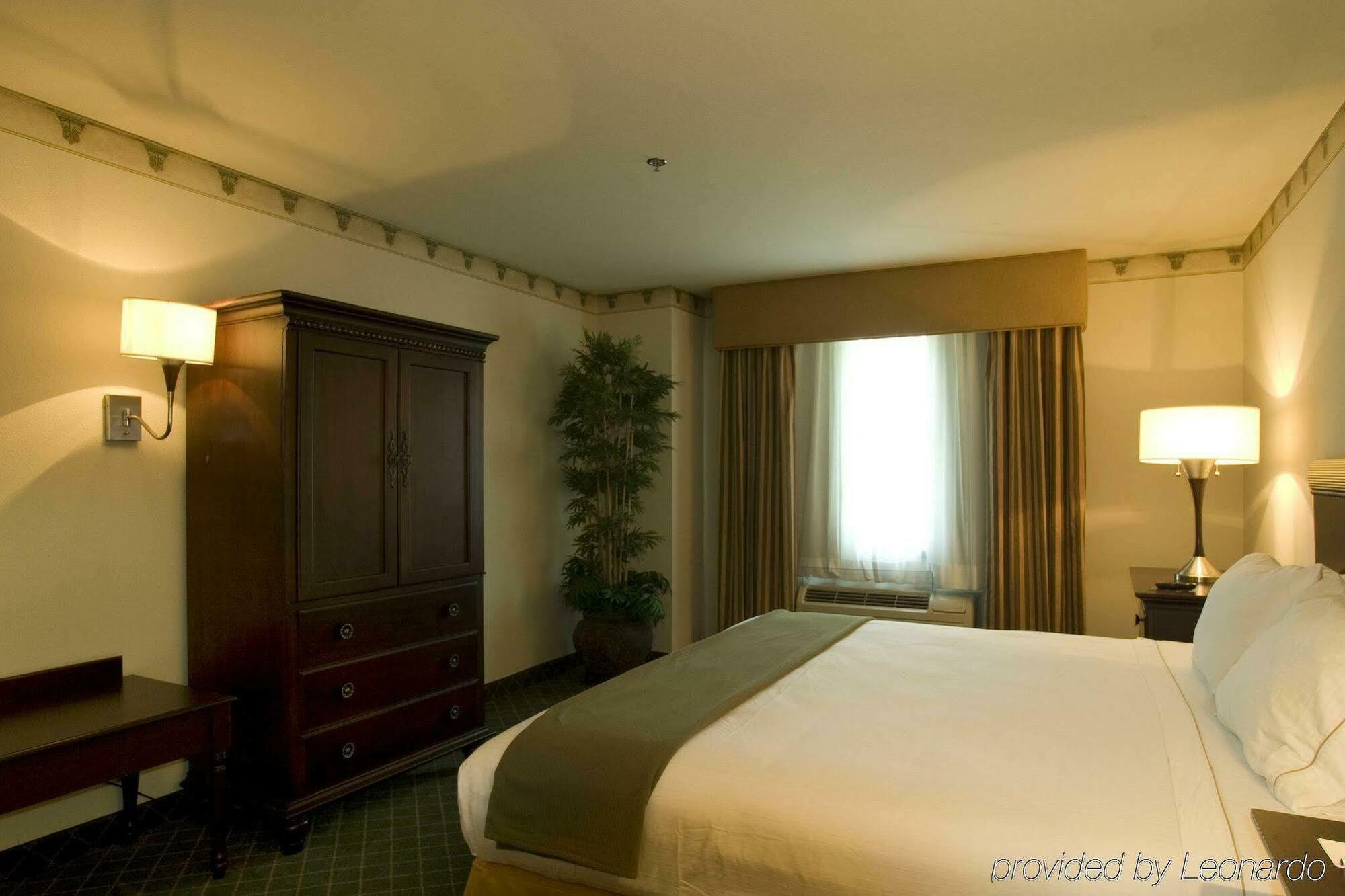 Holiday Inn Express & Suites - Pharr By Ihg Exterior photo