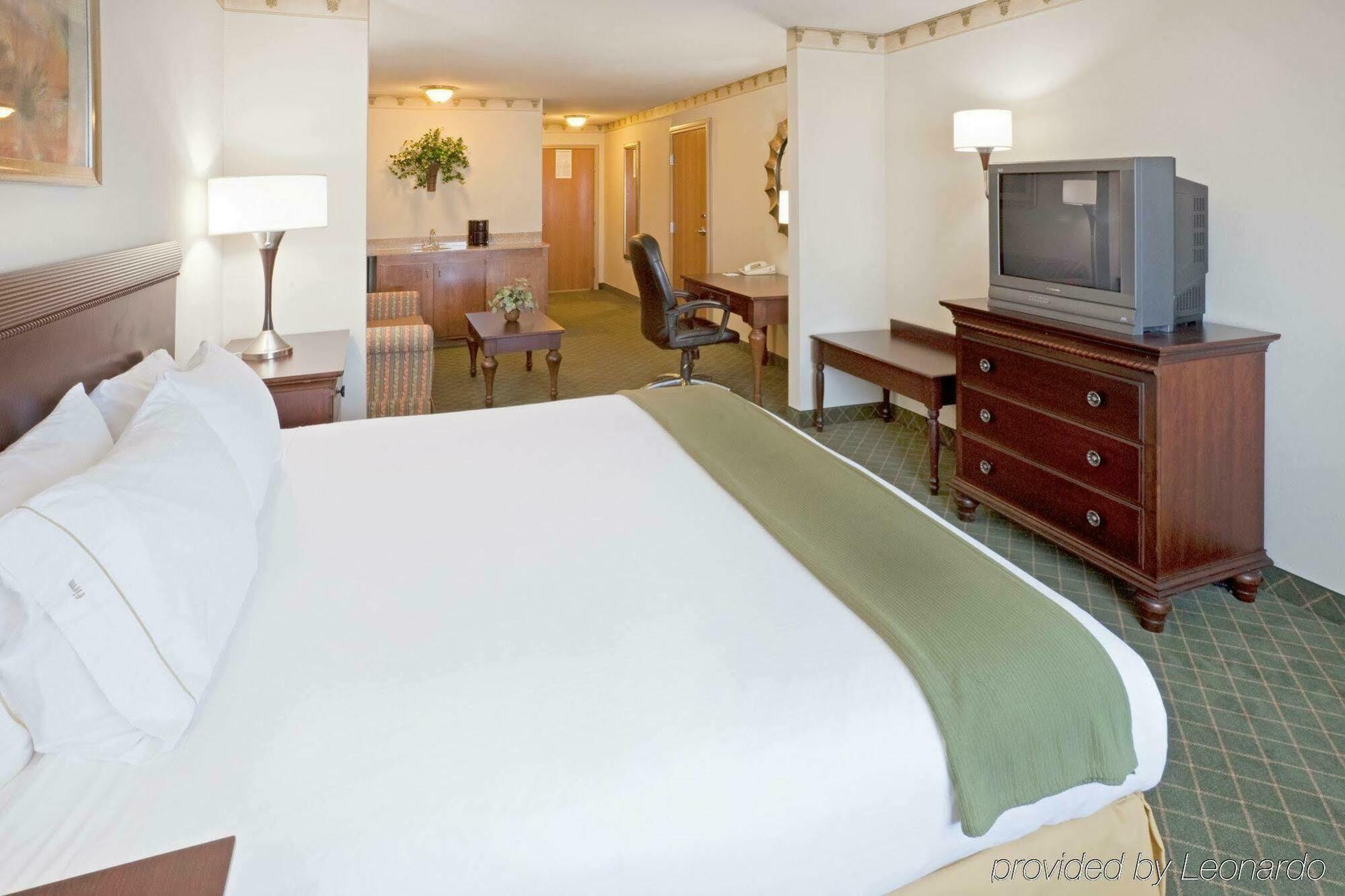 Holiday Inn Express & Suites - Pharr By Ihg Exterior photo